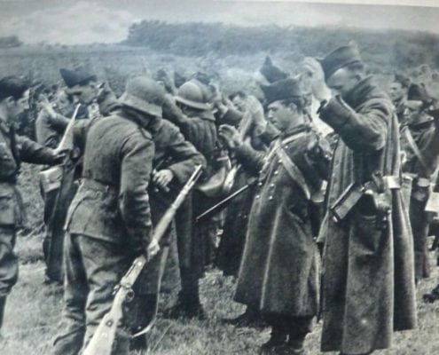 French troops surrender to the German front in Dijon